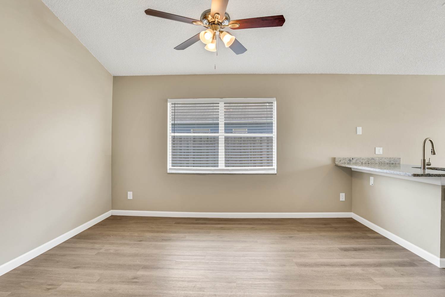 13507 Glasser Ave photo 5