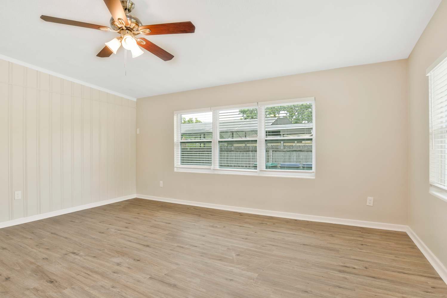 1726 Diamond Dr photo 4