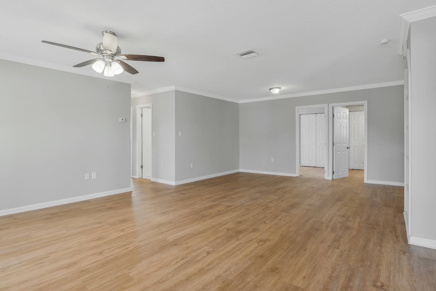 1924 Teakwood Dr photo 3
