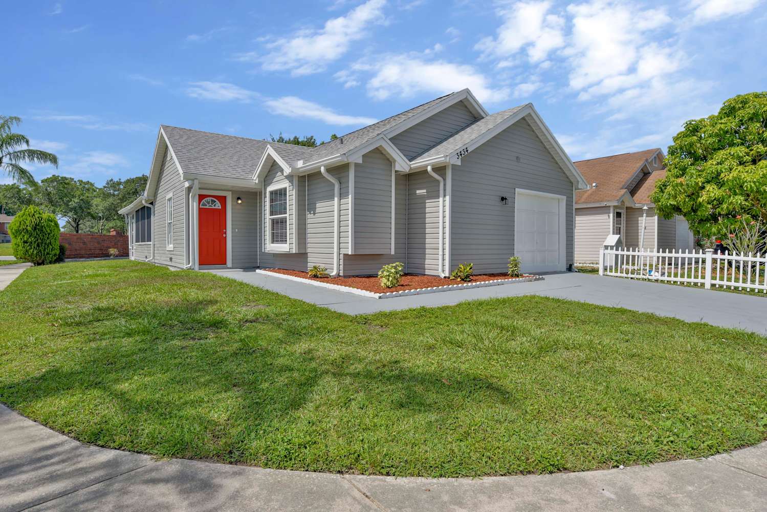 3434 Coachlight Dr photo 2