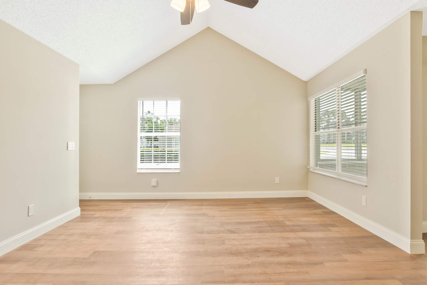 3434 Coachlight Dr photo 5