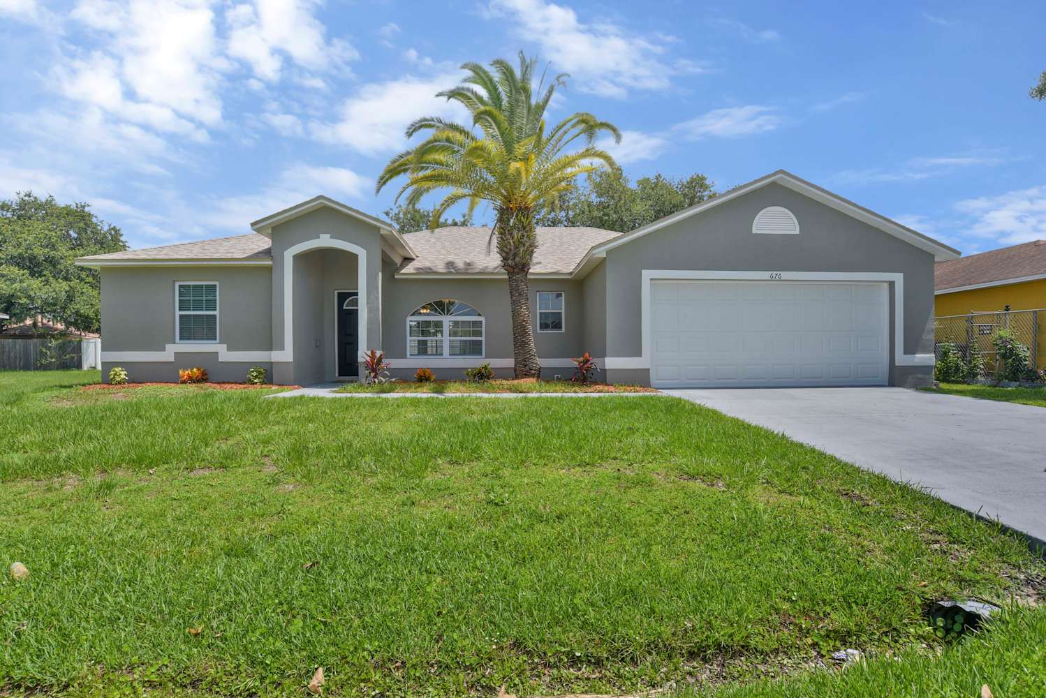 676 Regency Way photo 2