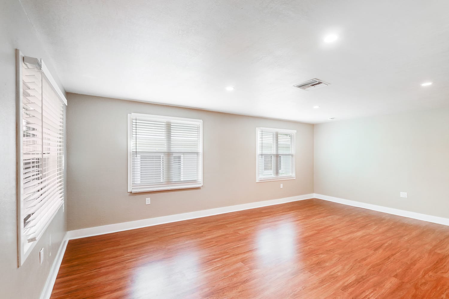 1615 N Washington Ave photo 4