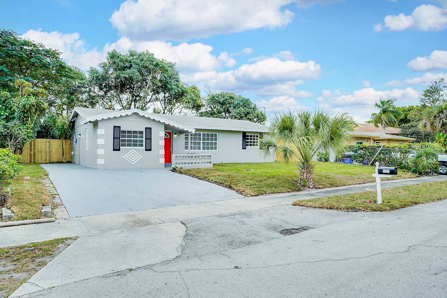 1331 Sw 21St Ave photo 2