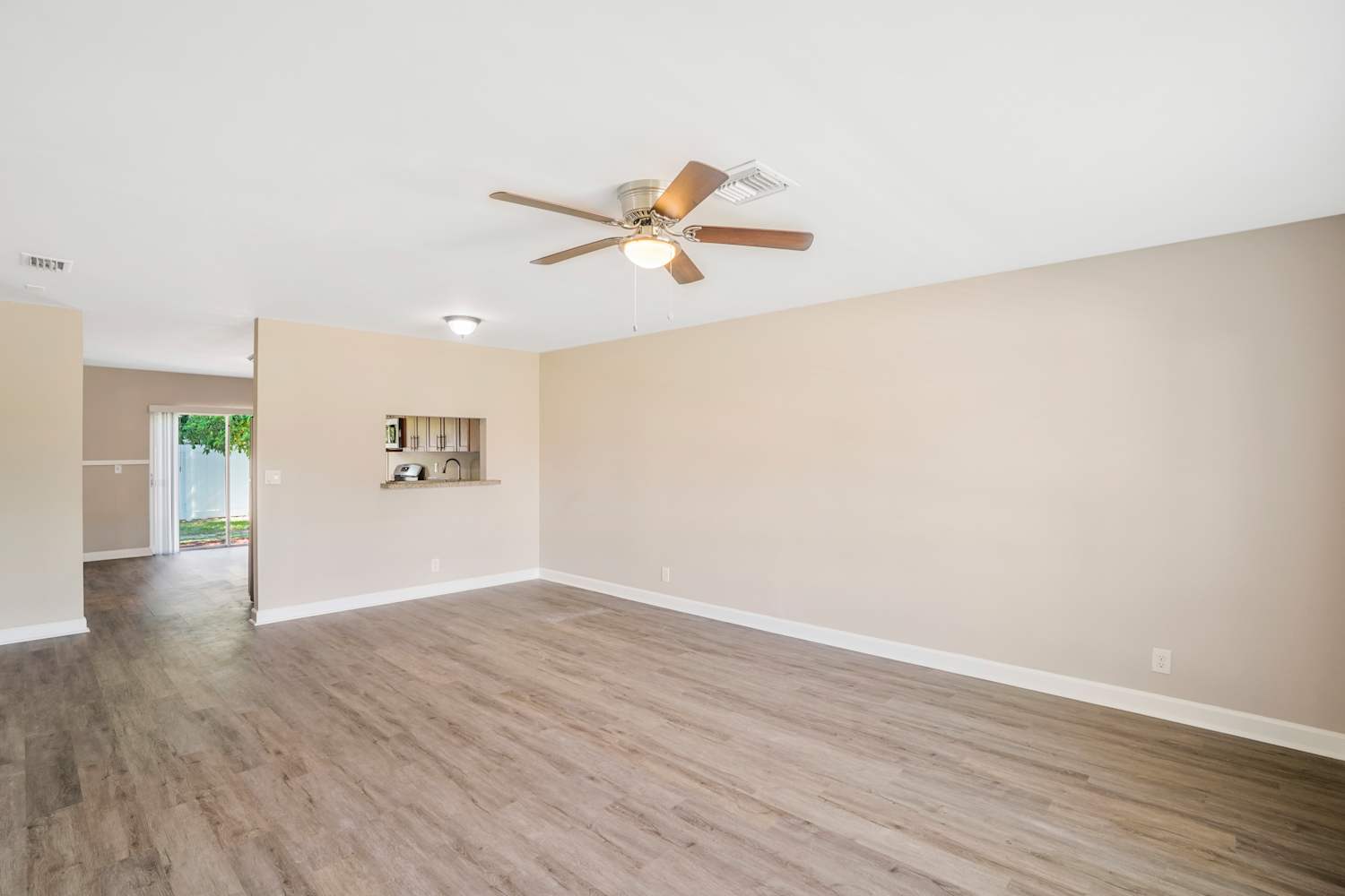 6070 Lambeth Cir photo 4