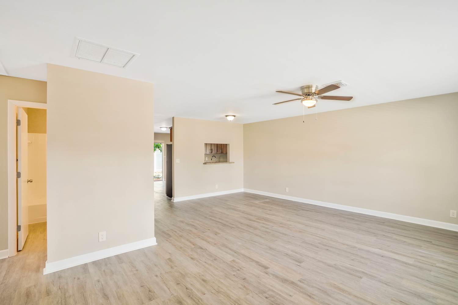 6070 Lambeth Cir photo 3