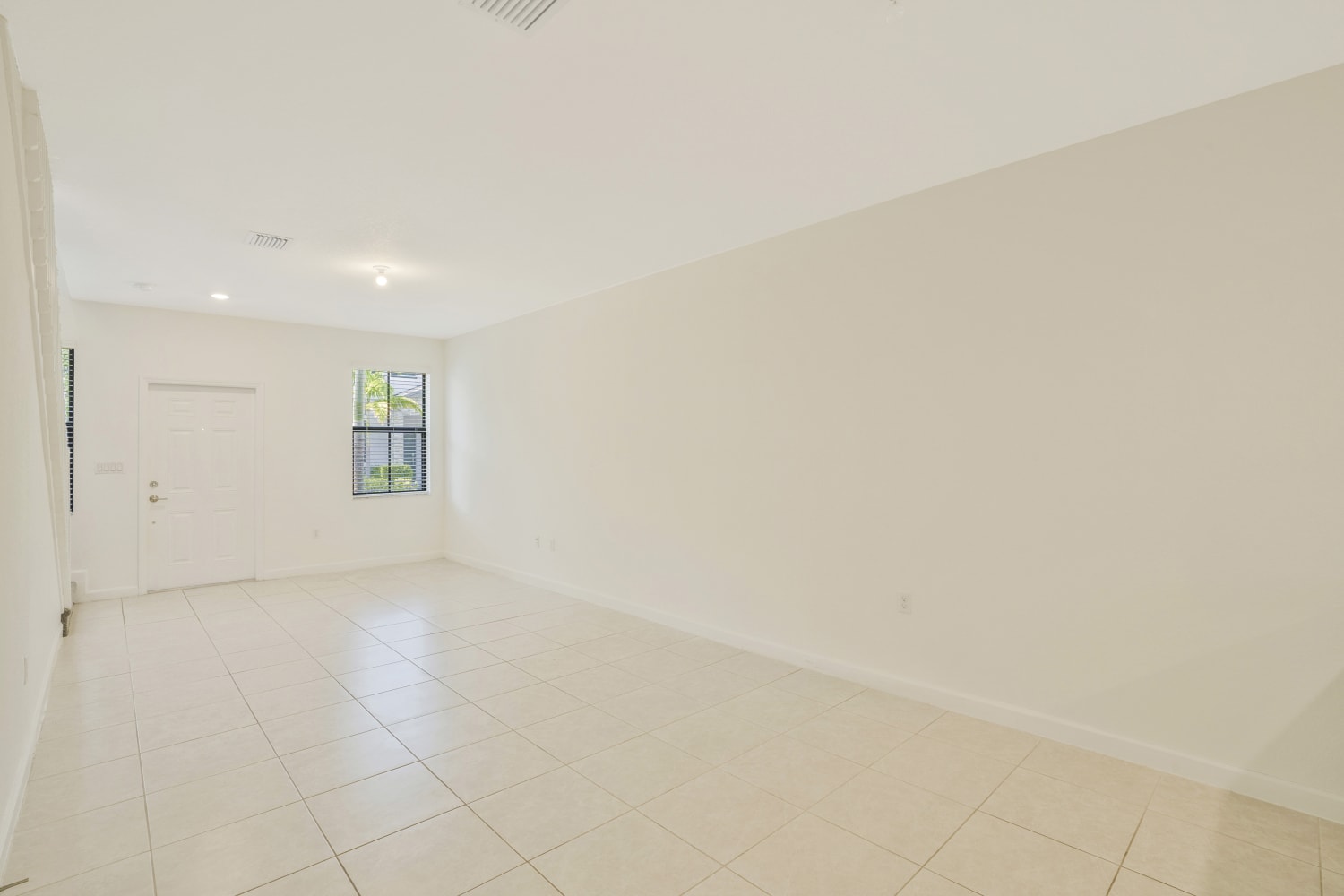 1636 Sw 29 St photo 2