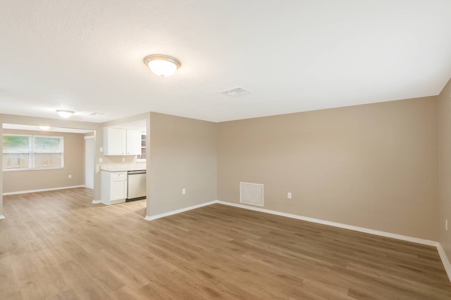 5135 Kiwi Dr photo 4