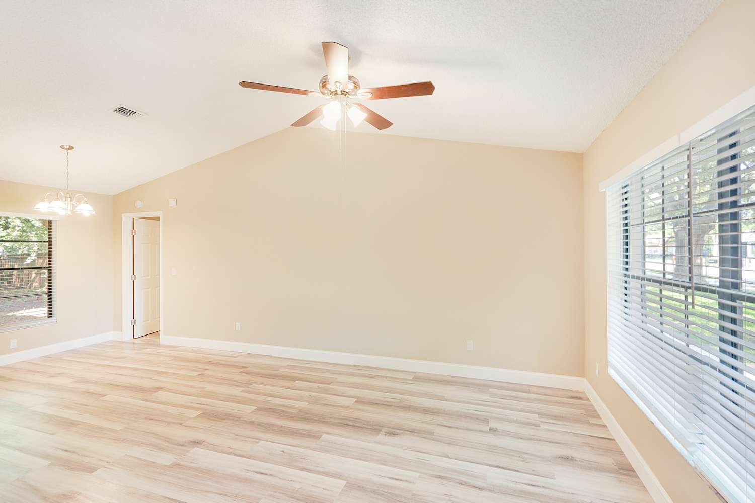 1508 Blueteal Dr photo 4