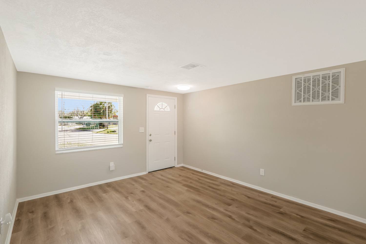 7321 Buchanan Dr photo 3