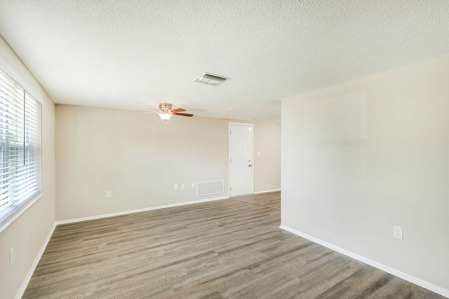 7935 Fox Hollow Dr photo 4