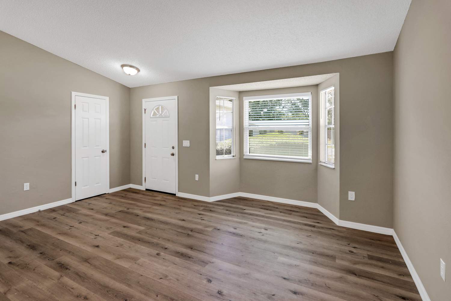 7720 Deer Foot Dr photo 2