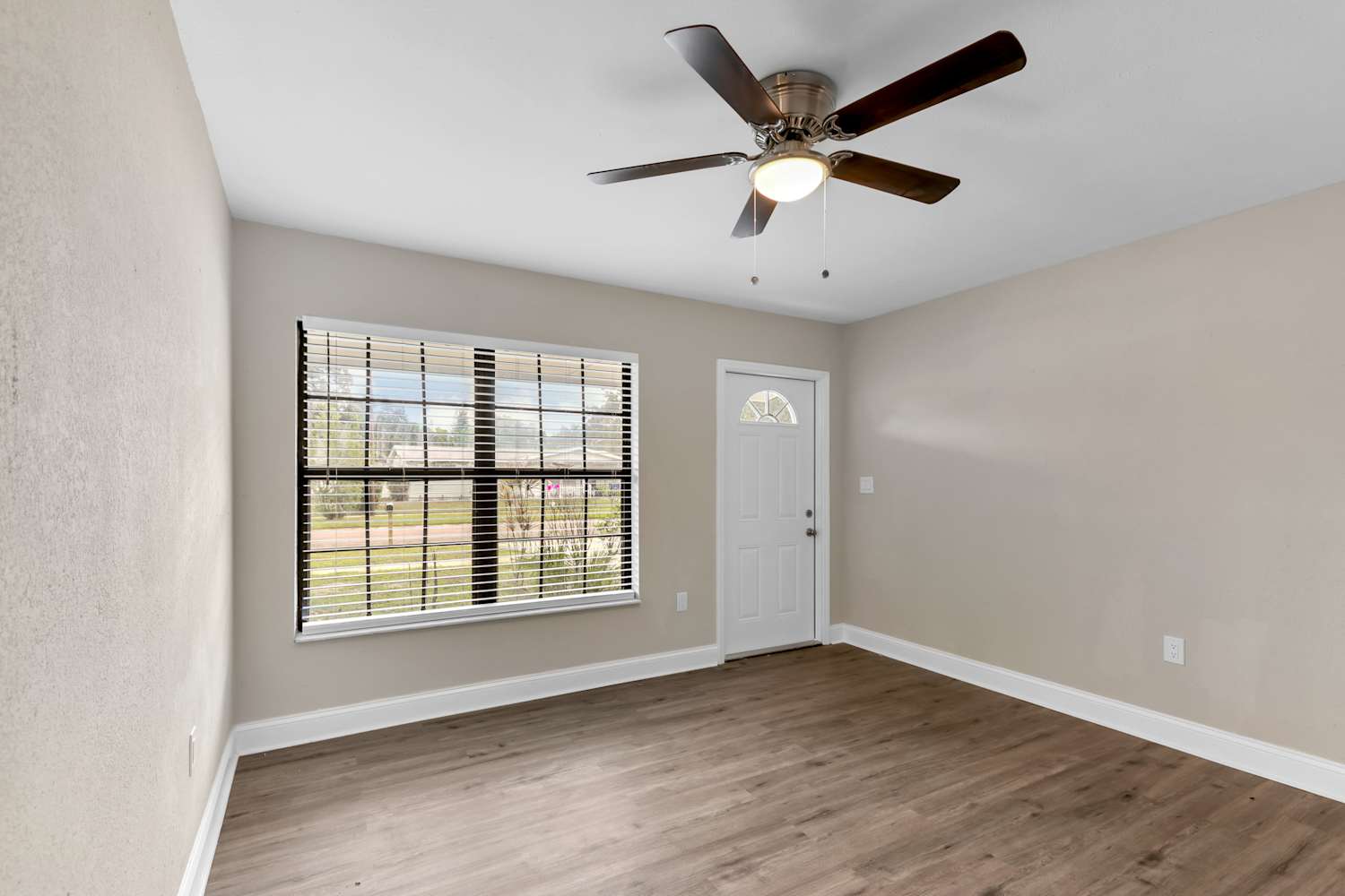 4426 W Iowa Ave photo 4