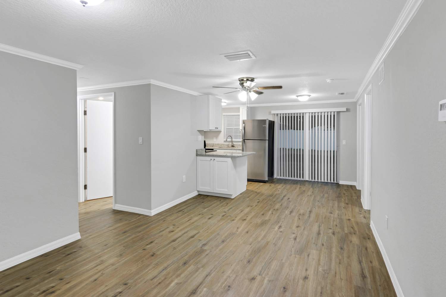 431 Floridana Dr photo 3