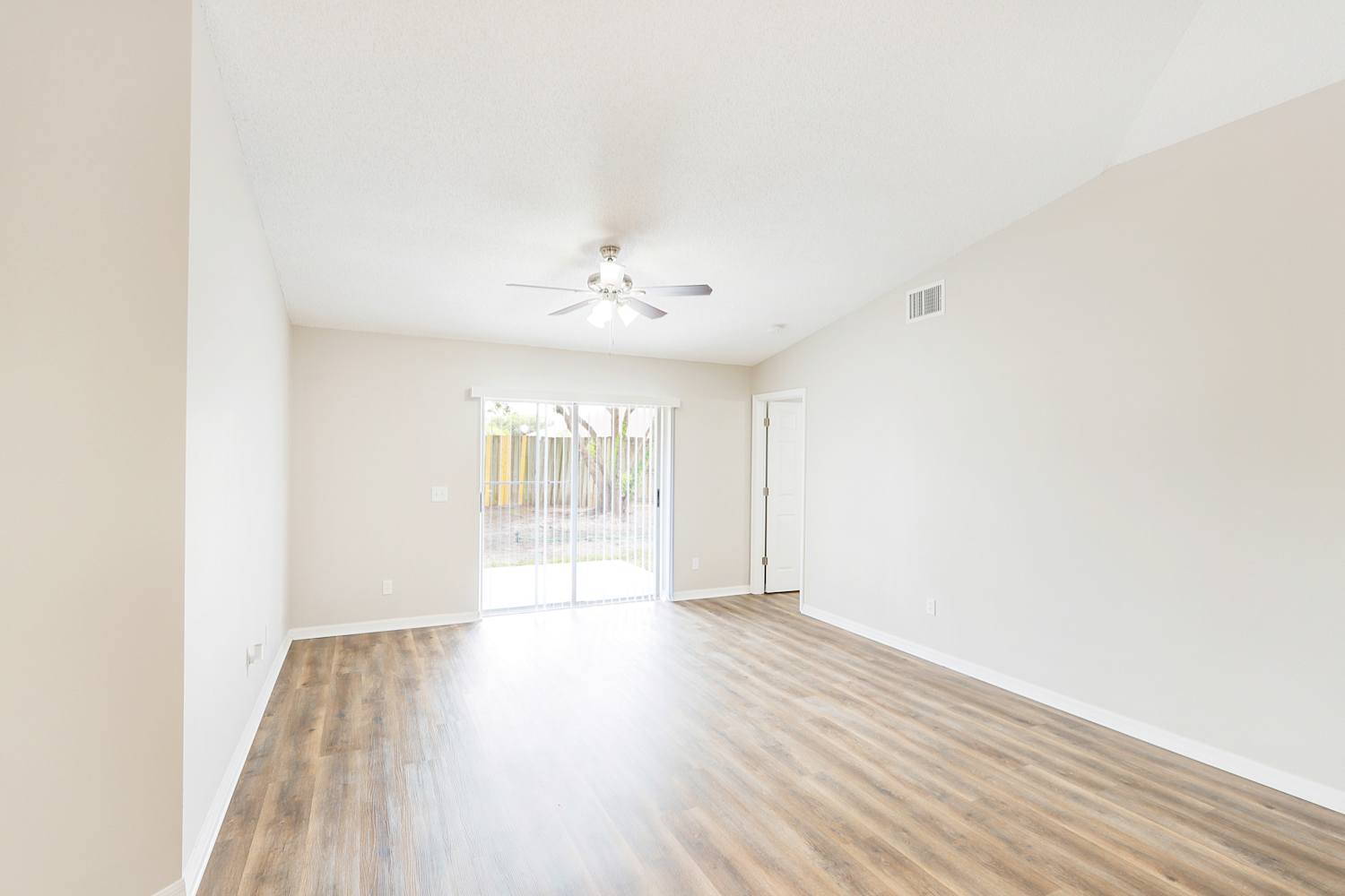 13405 Prestwick Dr photo 2