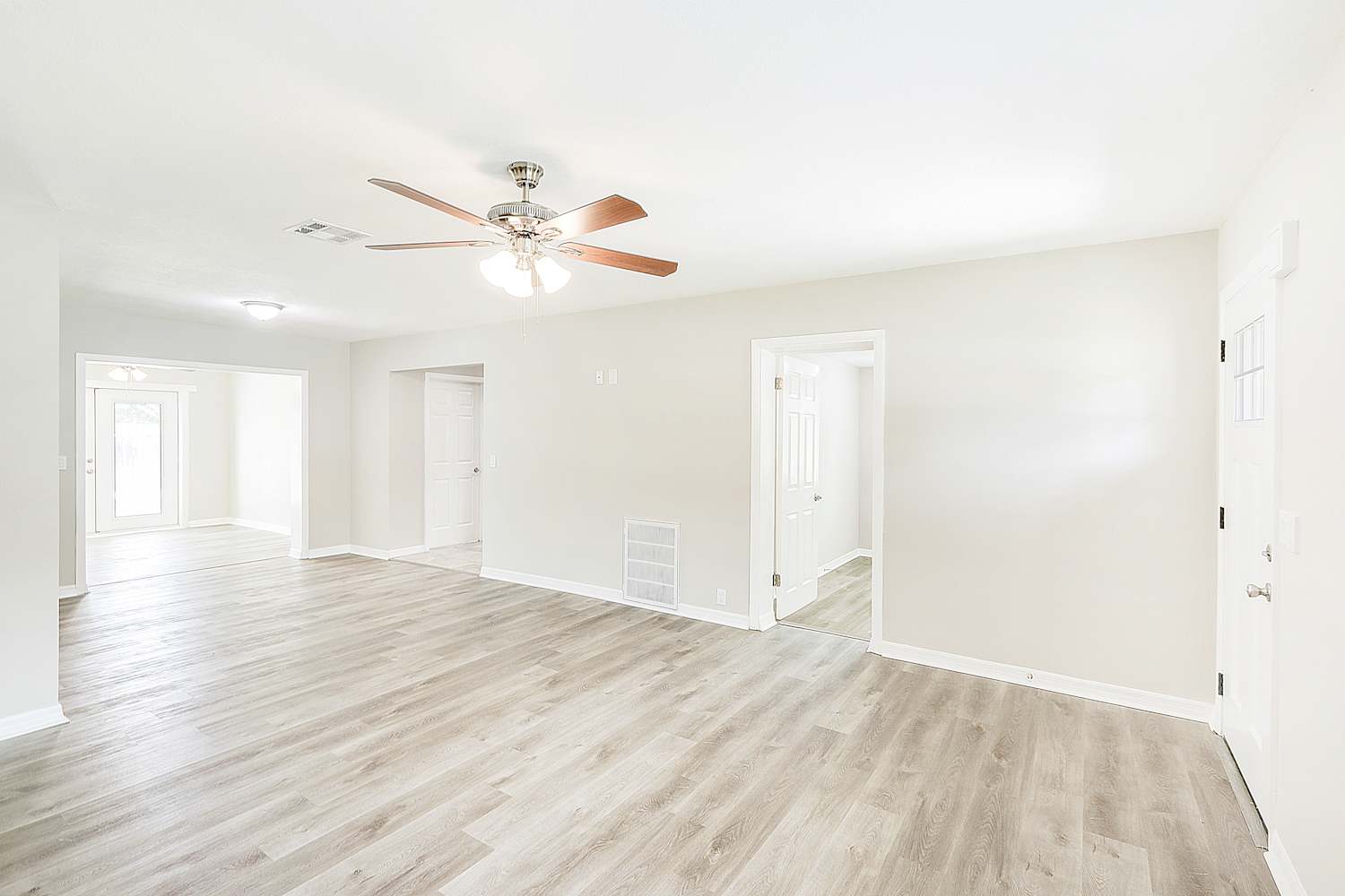 1374 Tuscola St photo 5