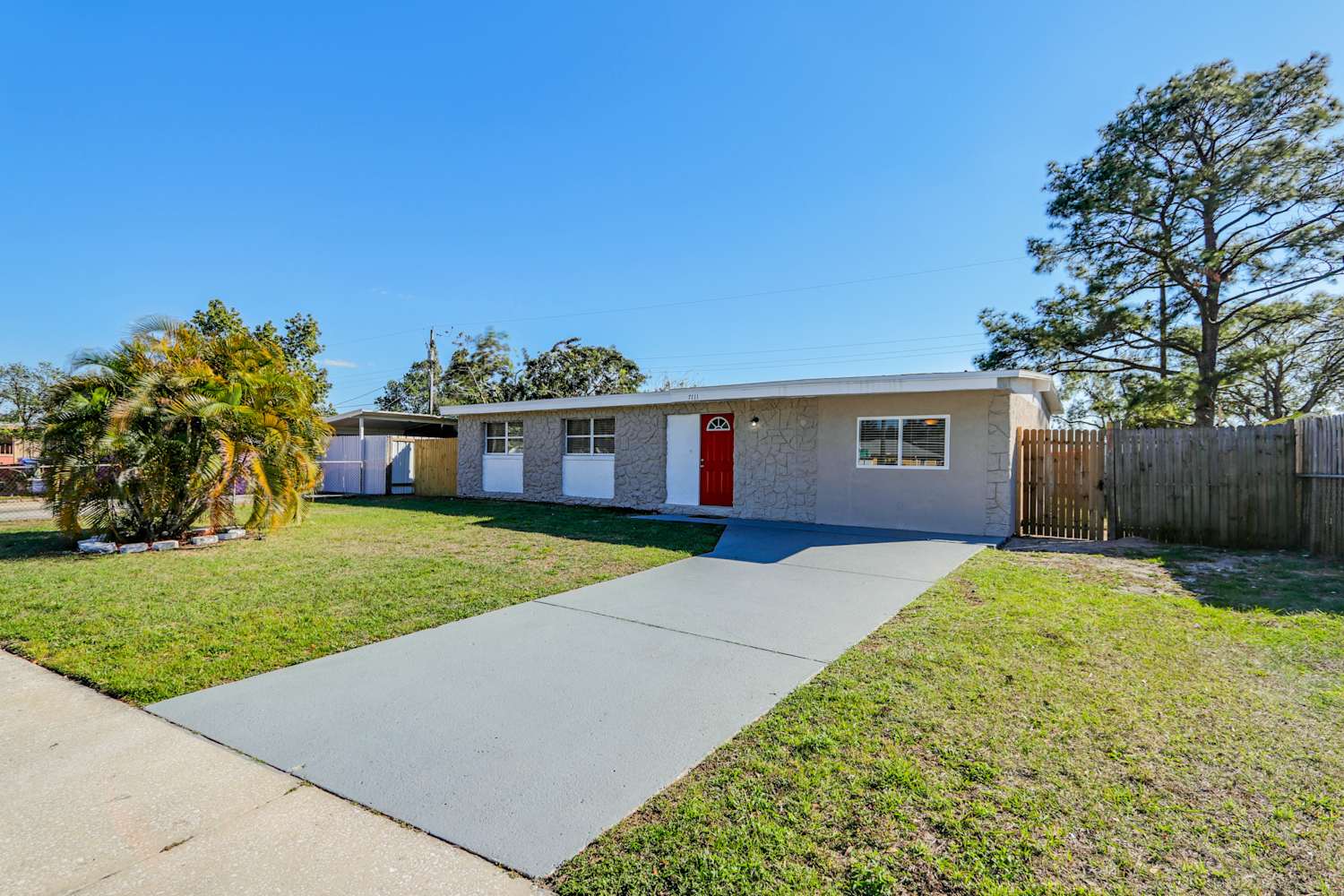 7111 Dellwood Dr photo 2