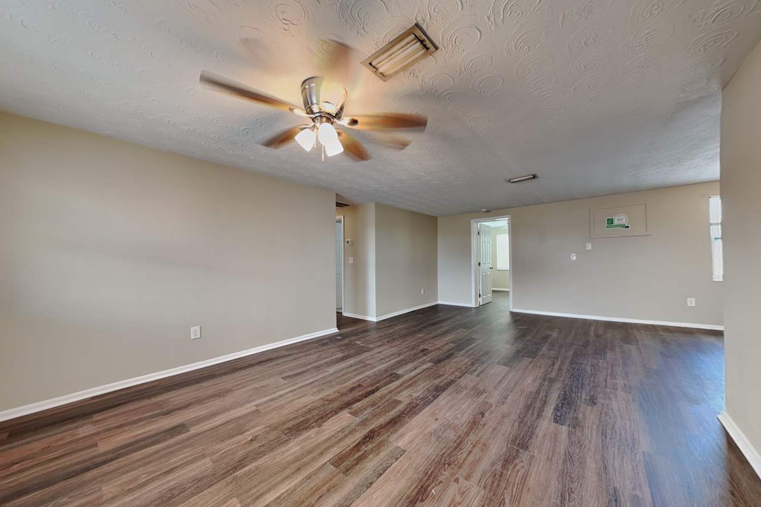 3910 Beechwood Dr photo 3