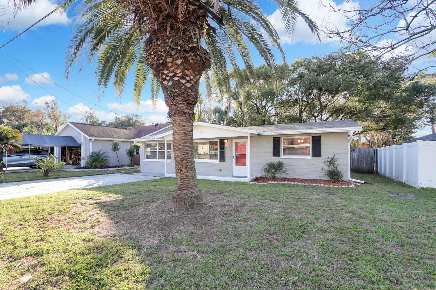15723 Sea Pines Dr photo 2