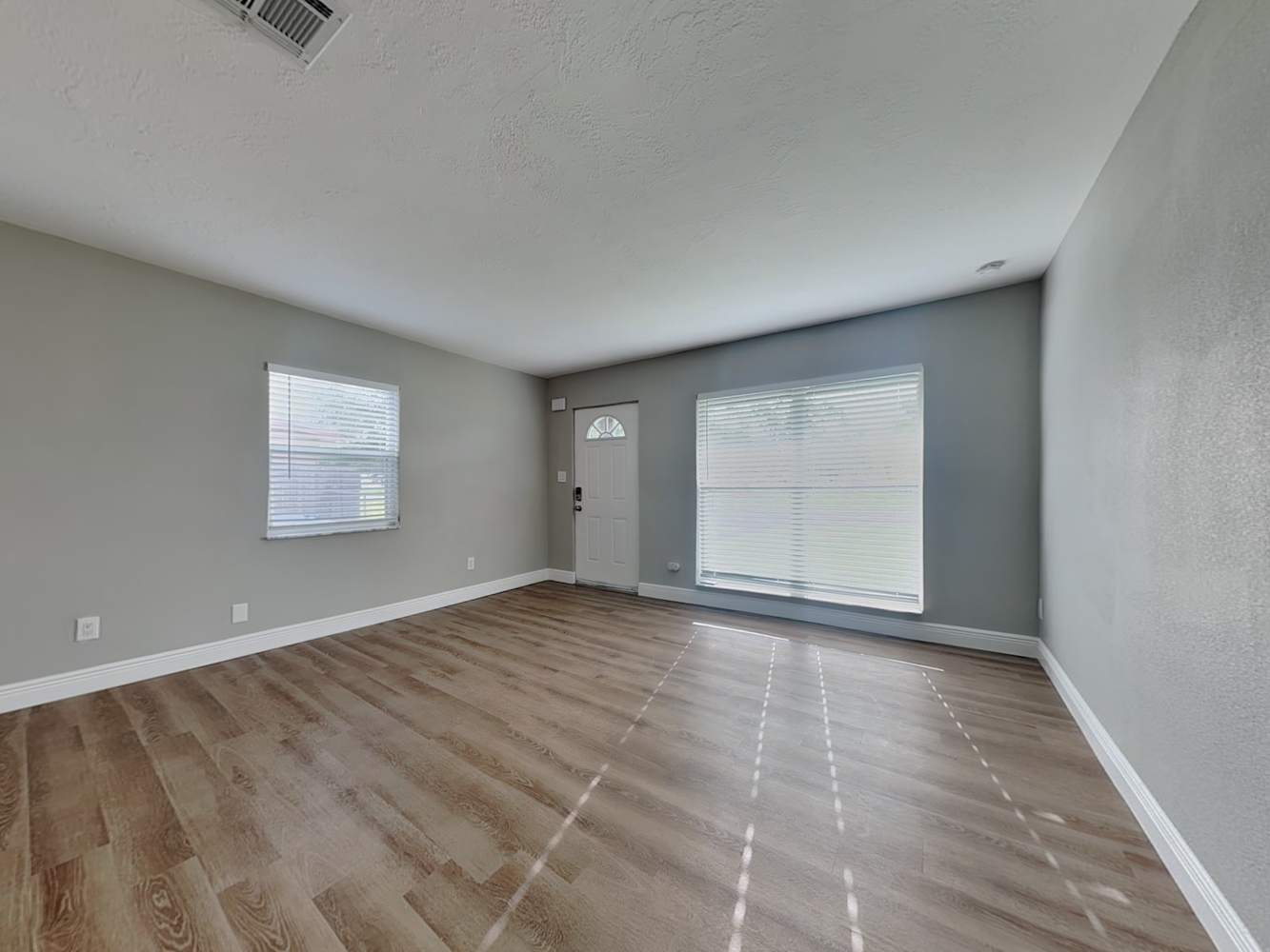 4359 Neptune Dr Se photo 3