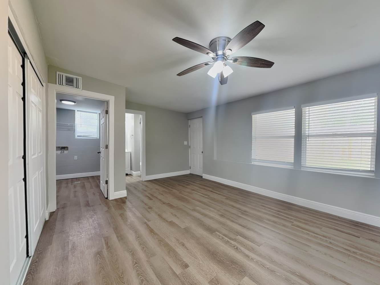 4359 Neptune Dr Se photo 4