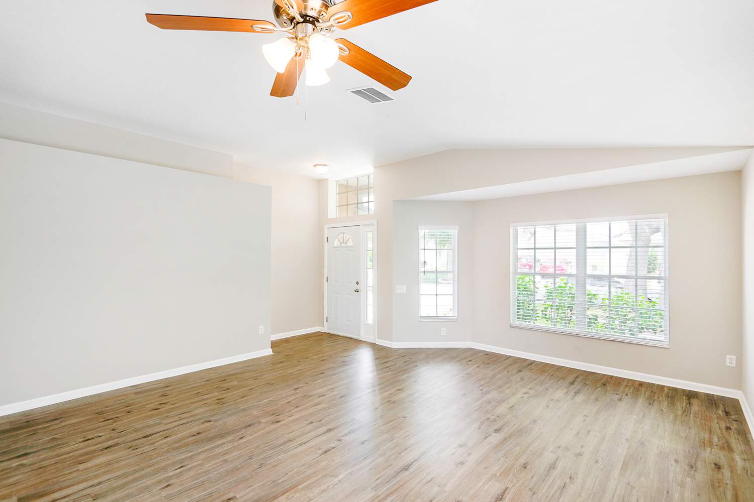 12307 Hawkeye Point Pl photo 4