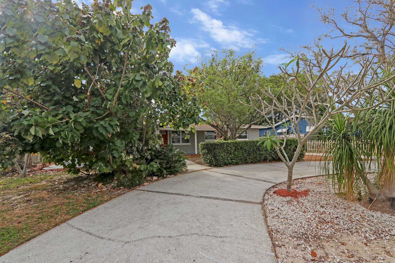 777 La Plaza Ave S photo 3
