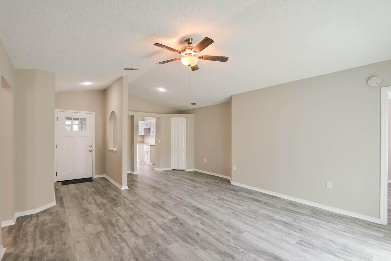 1056 Malletwood Dr photo 4