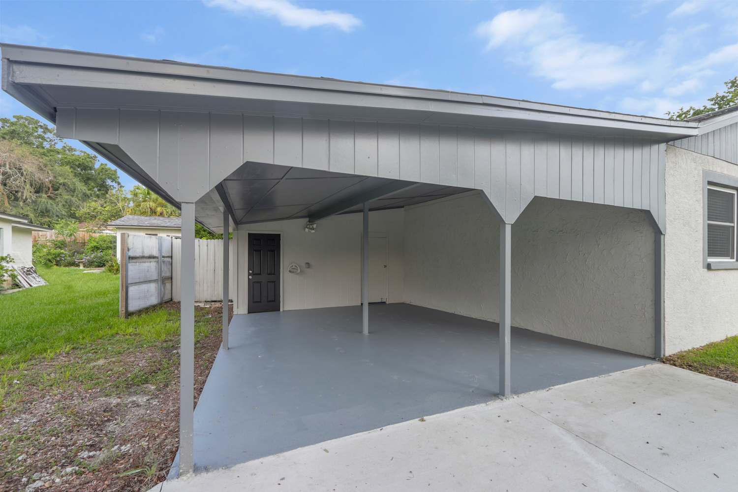 810 Bishop Pl photo 4