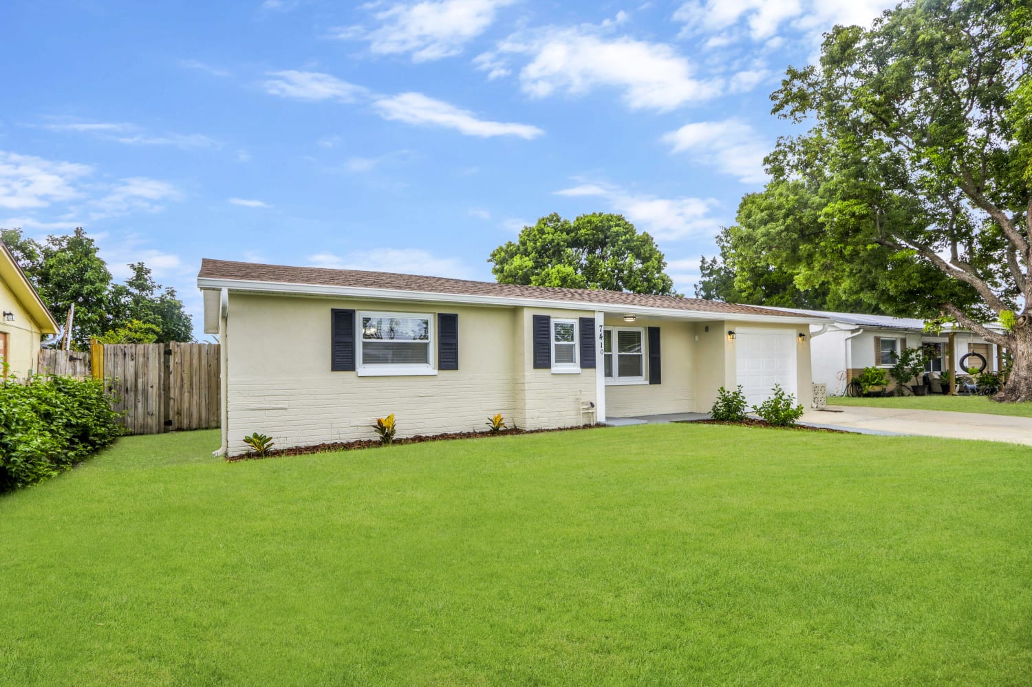 7410 Ivanhoe Dr photo 2