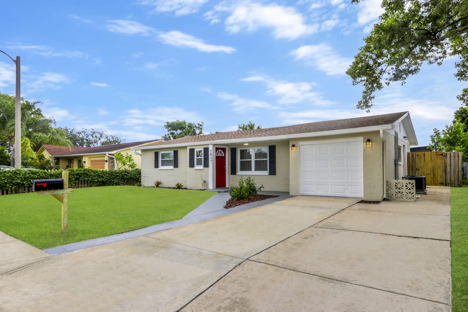 7410 Ivanhoe Dr photo 3