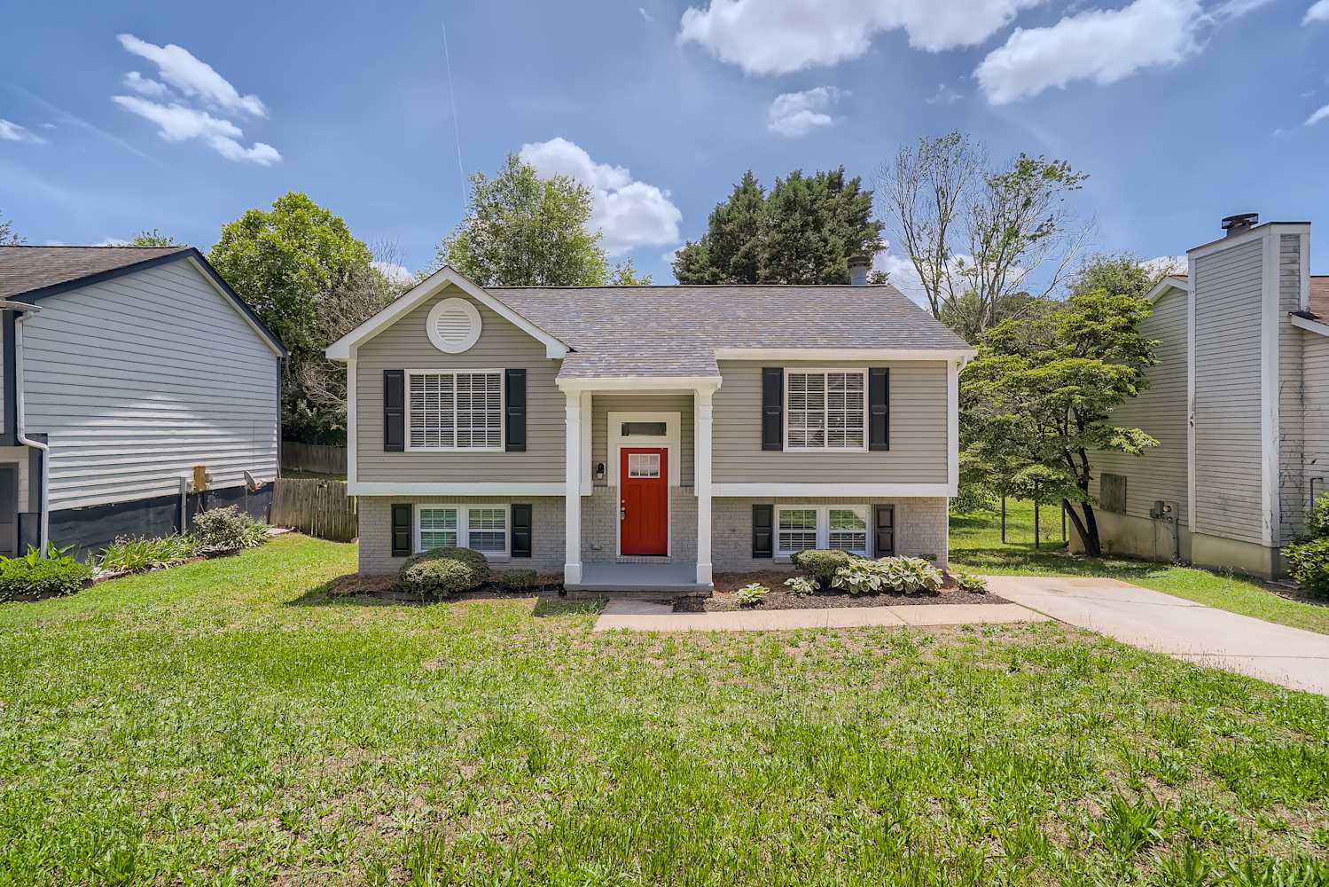 6083 Raintree Bnd photo 2