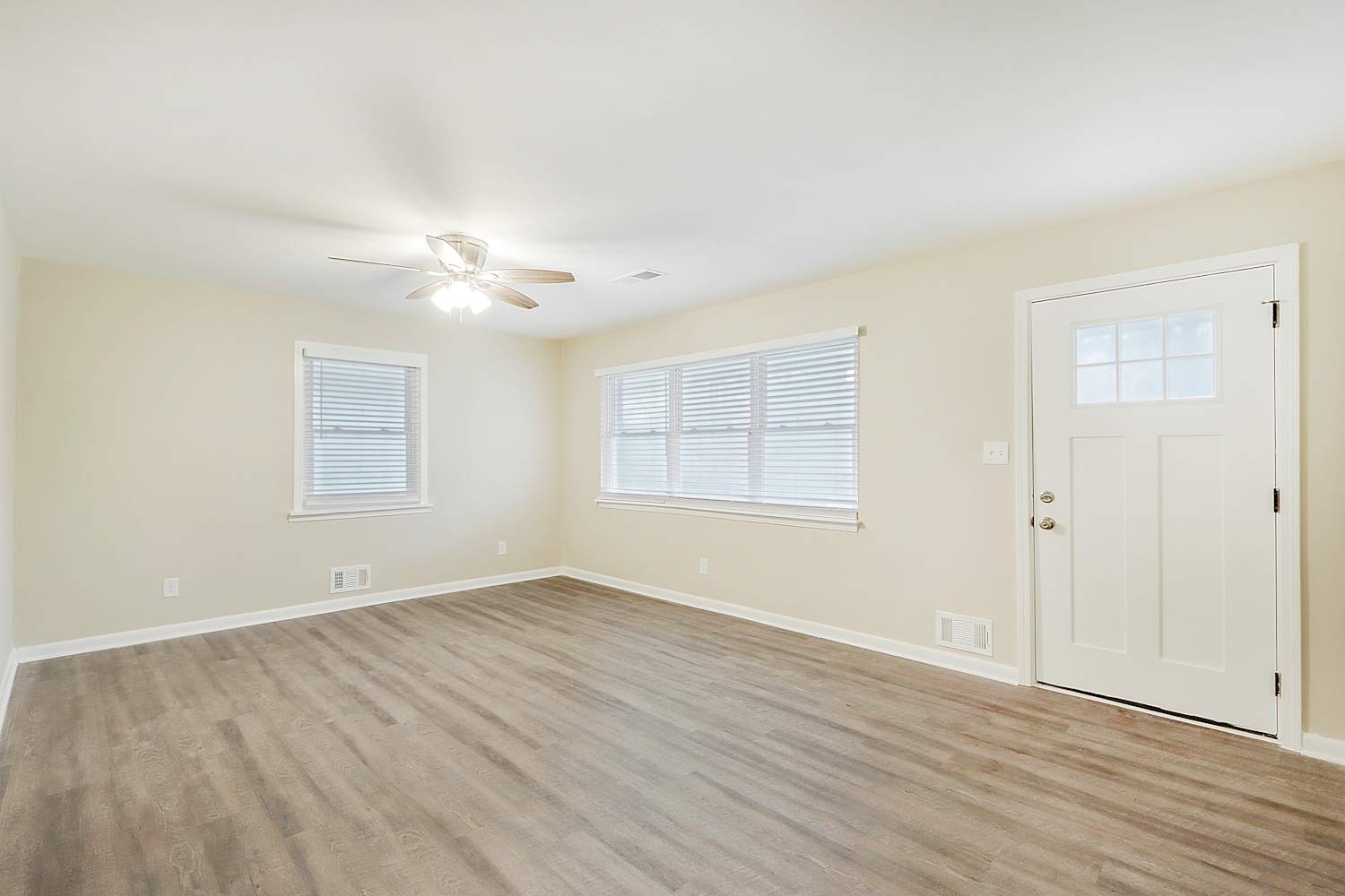2365 Shamrock Dr photo 4