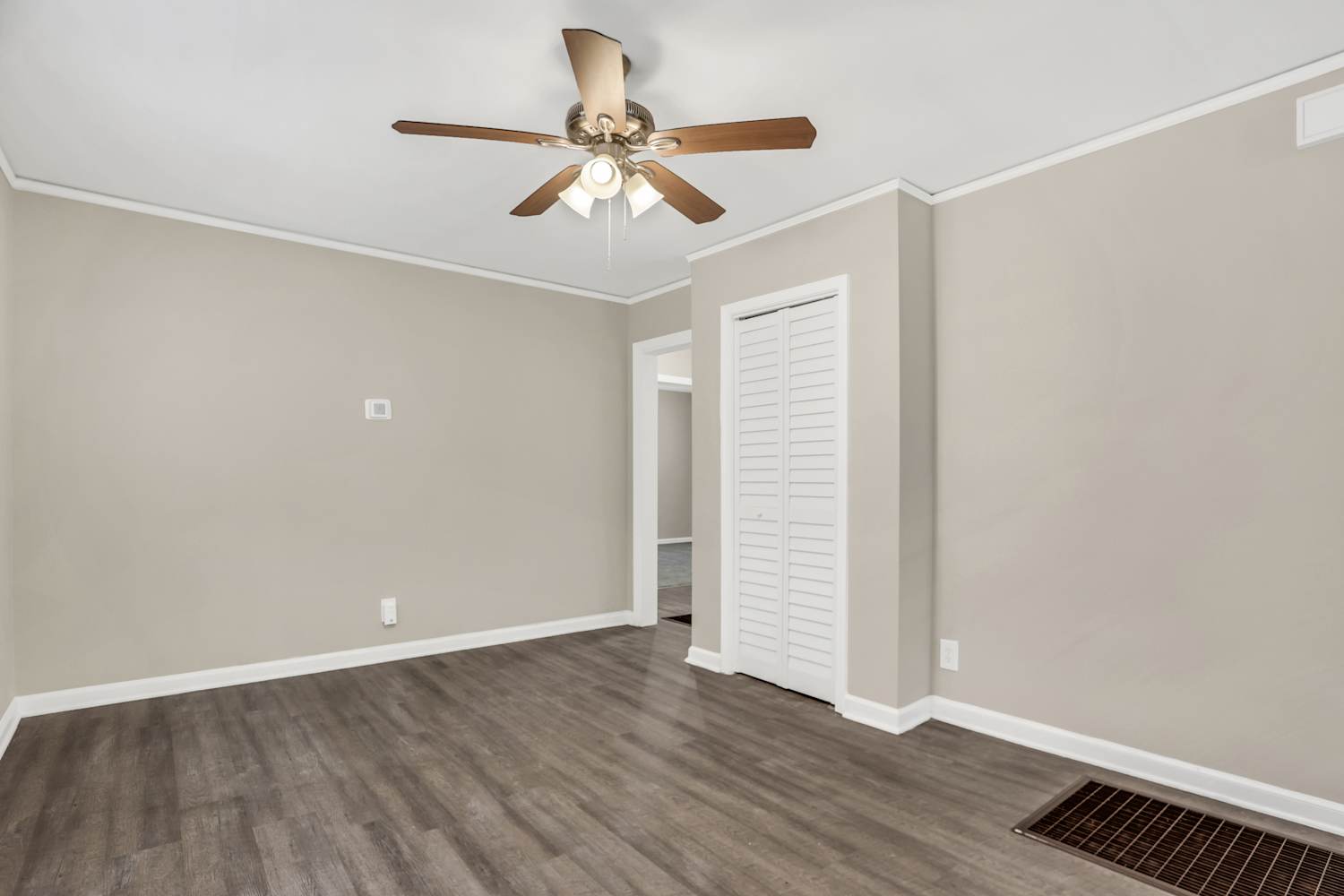 1380 Woodland Ave Se photo 4