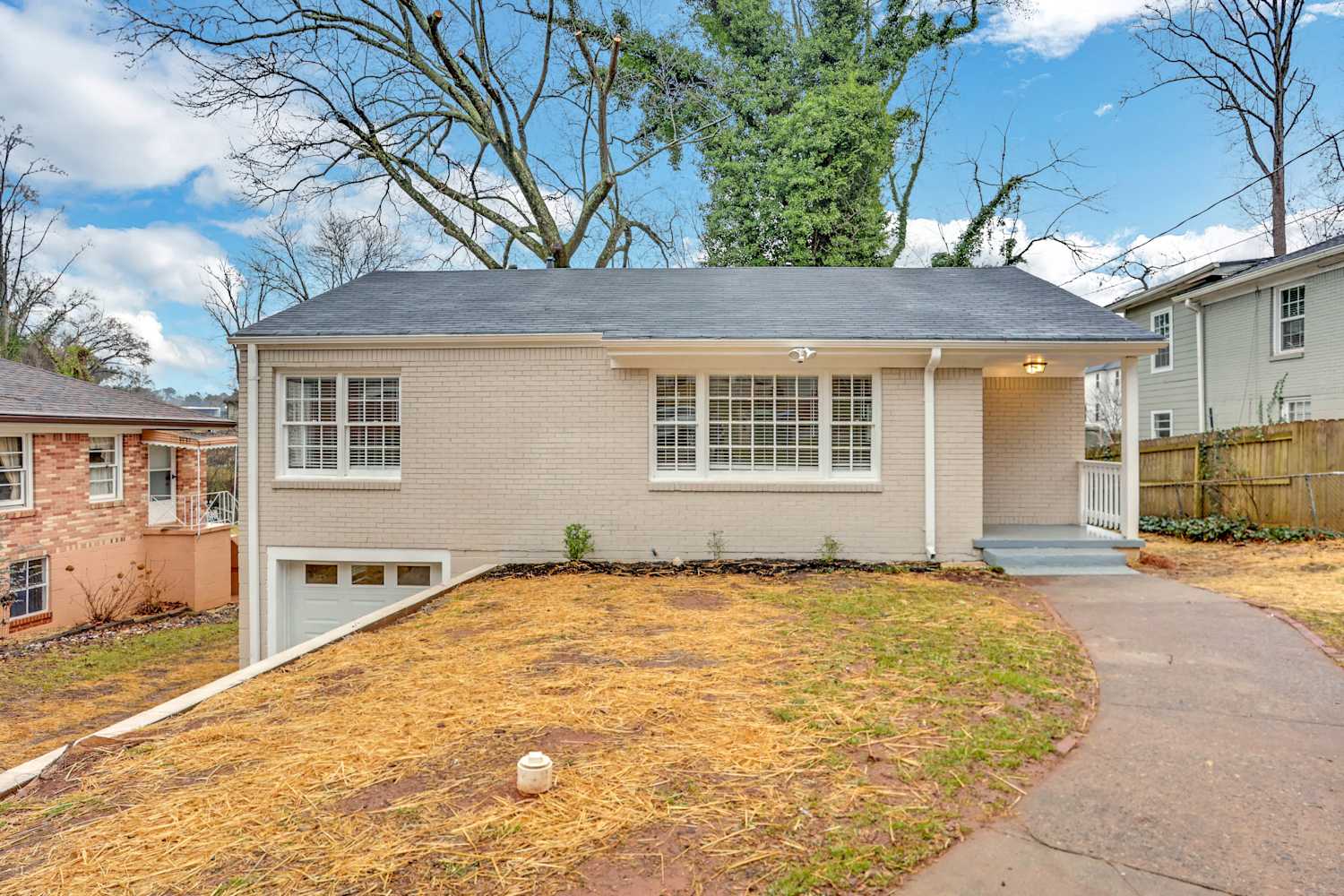 1380 Woodland Ave Se photo 2
