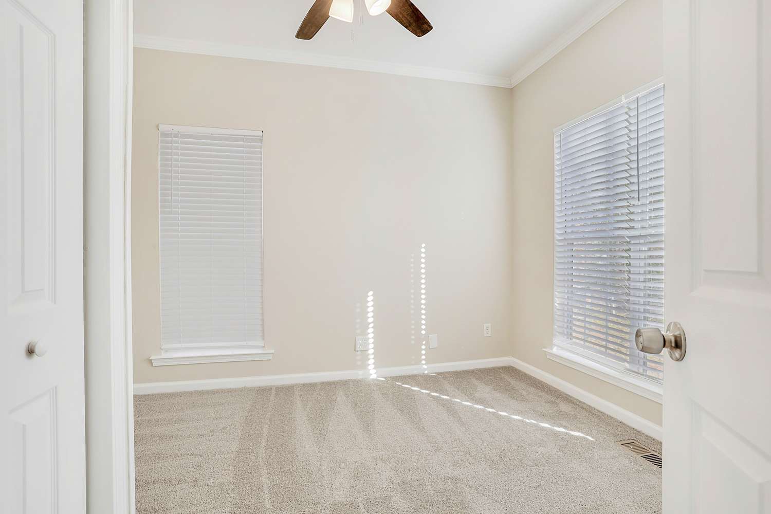 7144 Stonebrook Cir photo 4