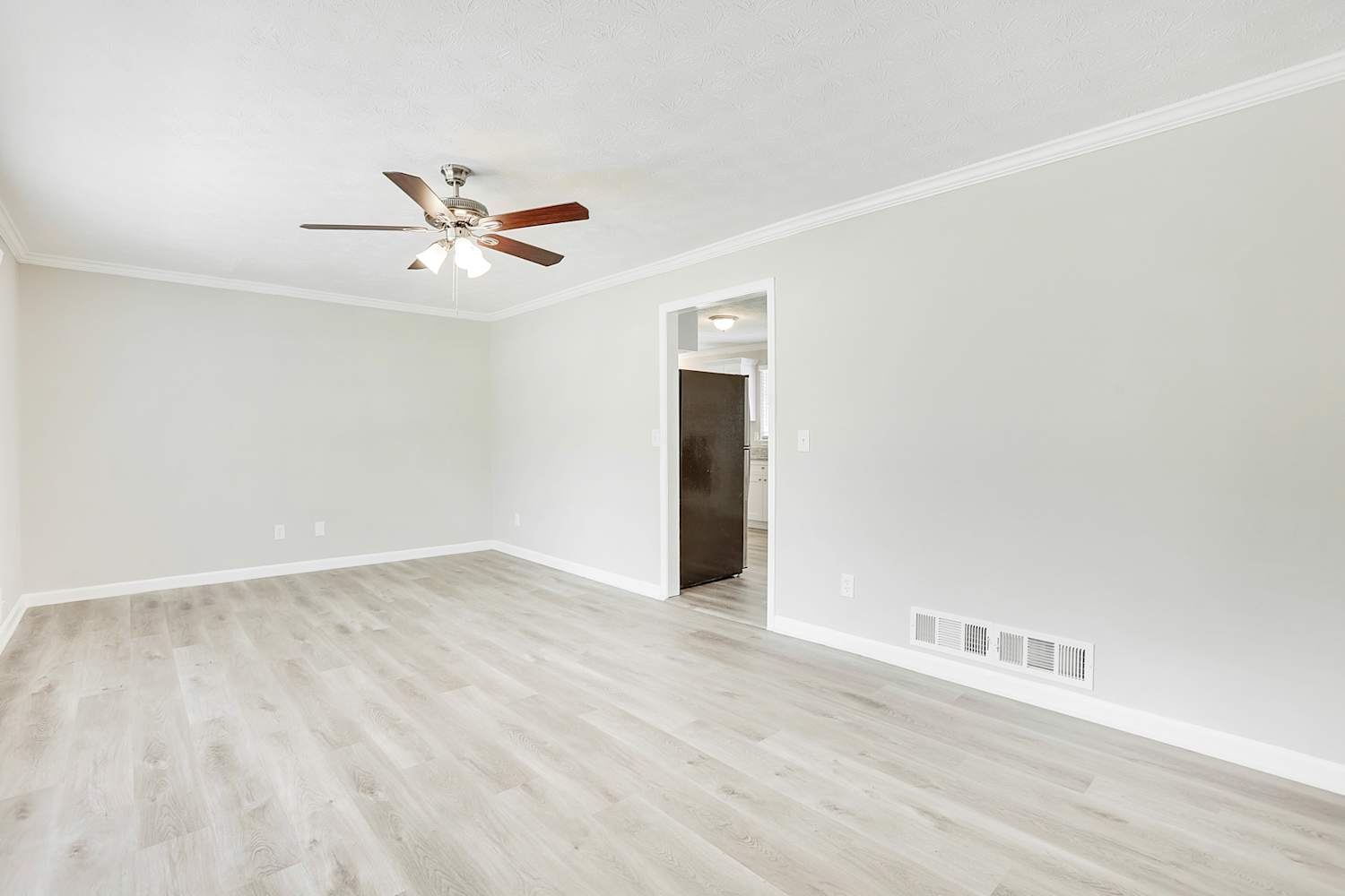 4591 Lindsey Dr photo 5