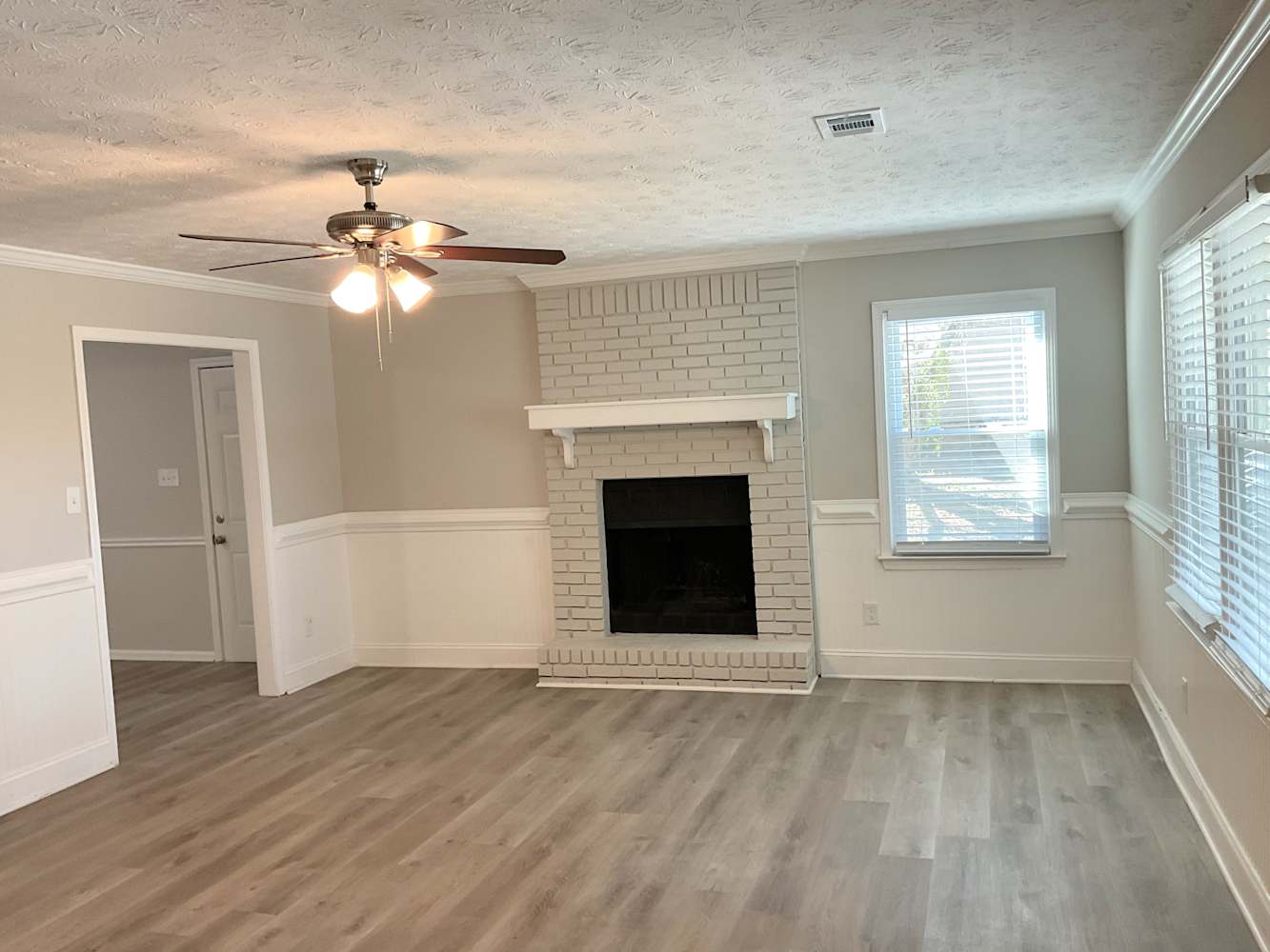 367 Summerville Dr photo 3