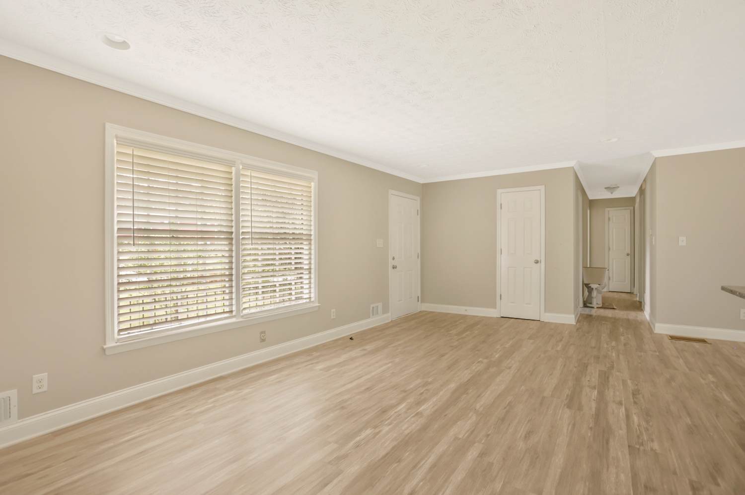 3245 Tulip Dr photo 2
