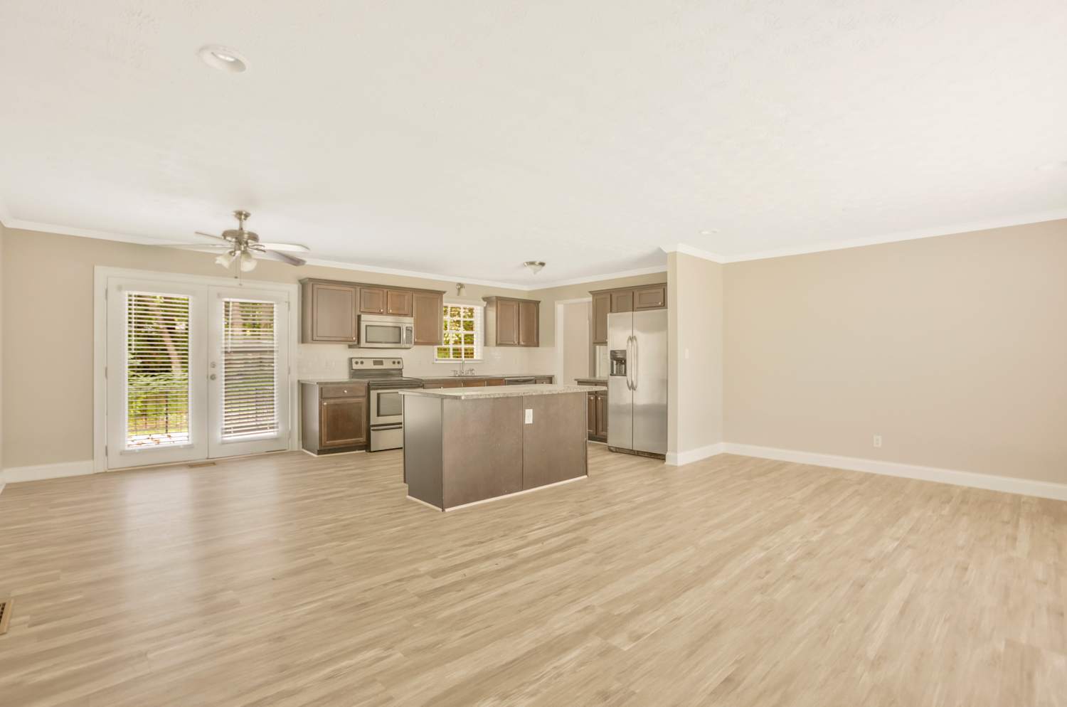 3245 Tulip Dr photo 3