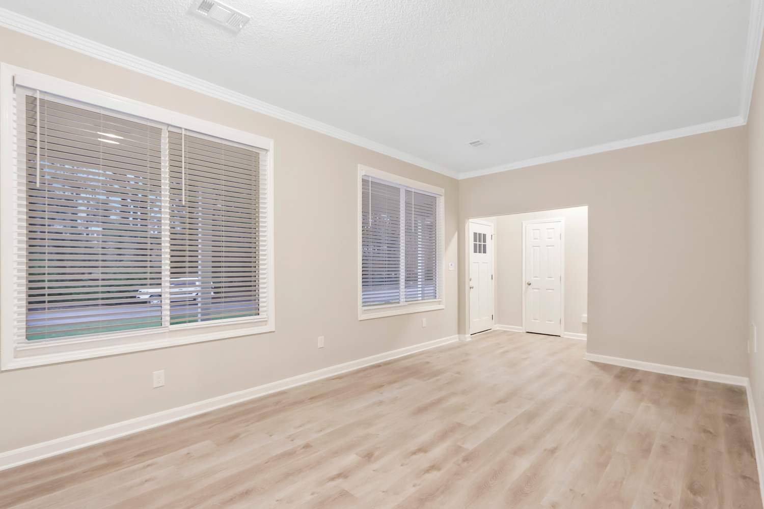 3382 Saxony Way photo 4