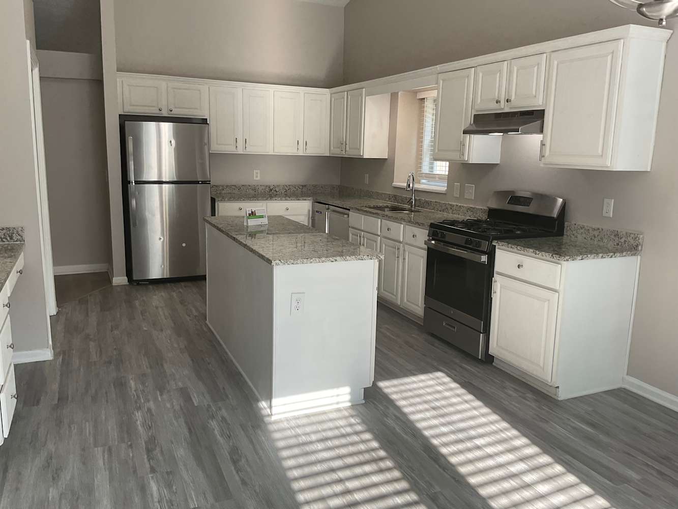 1871 Anmore Xing Nw photo 3