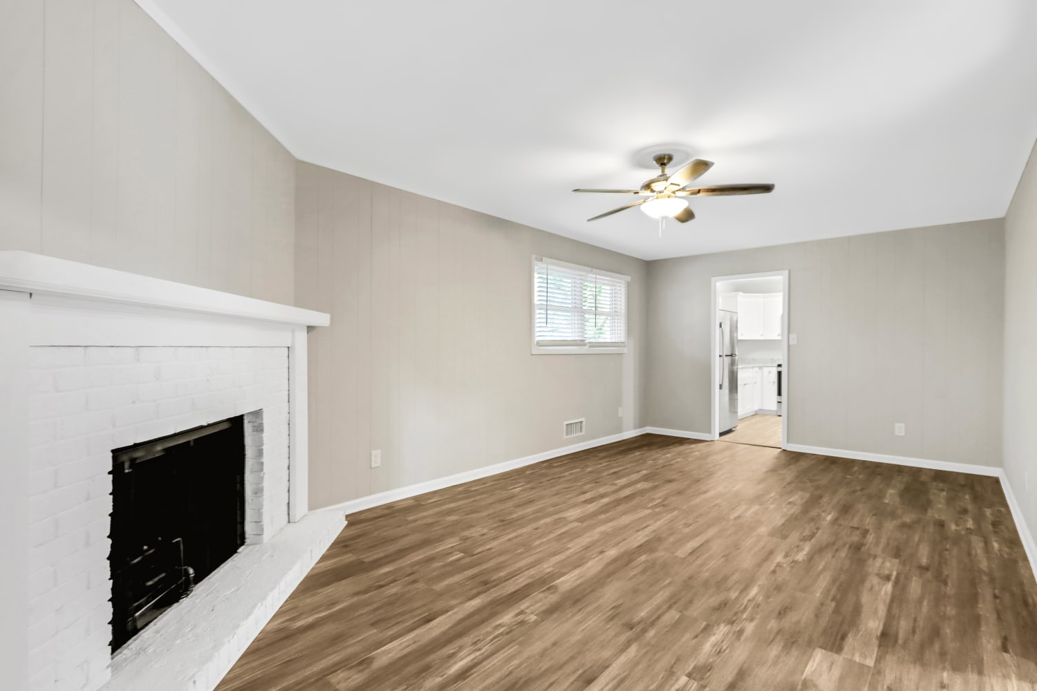 3782 Lake Dr photo 4