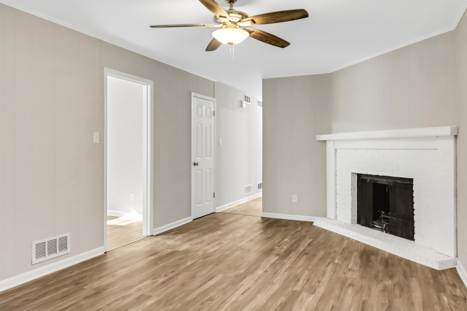 3782 Lake Dr photo 2