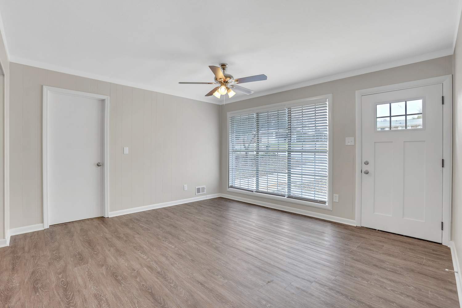 1555 Mountain View Cir Nw photo 2