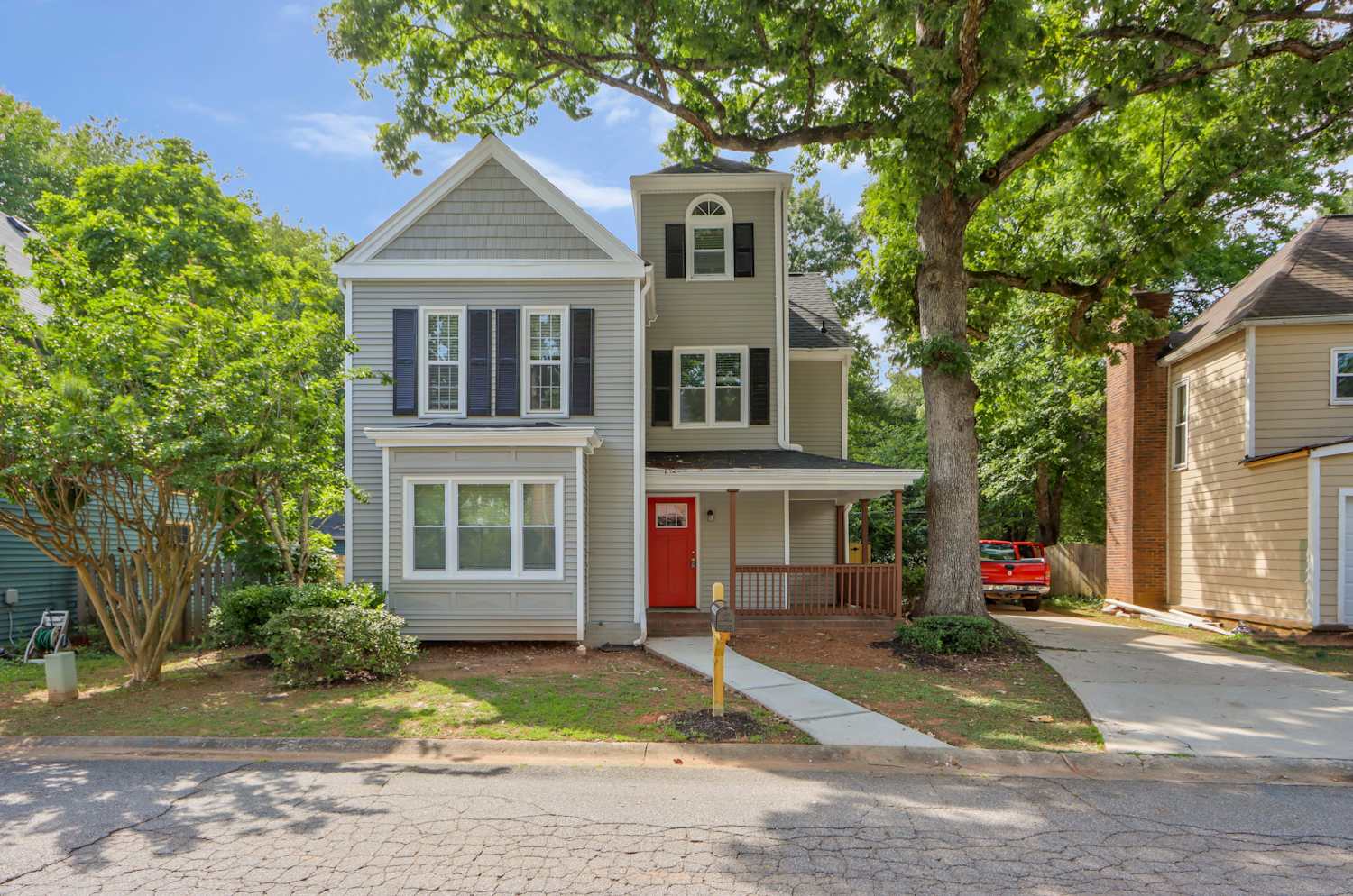 1358 Briers Dr photo 2