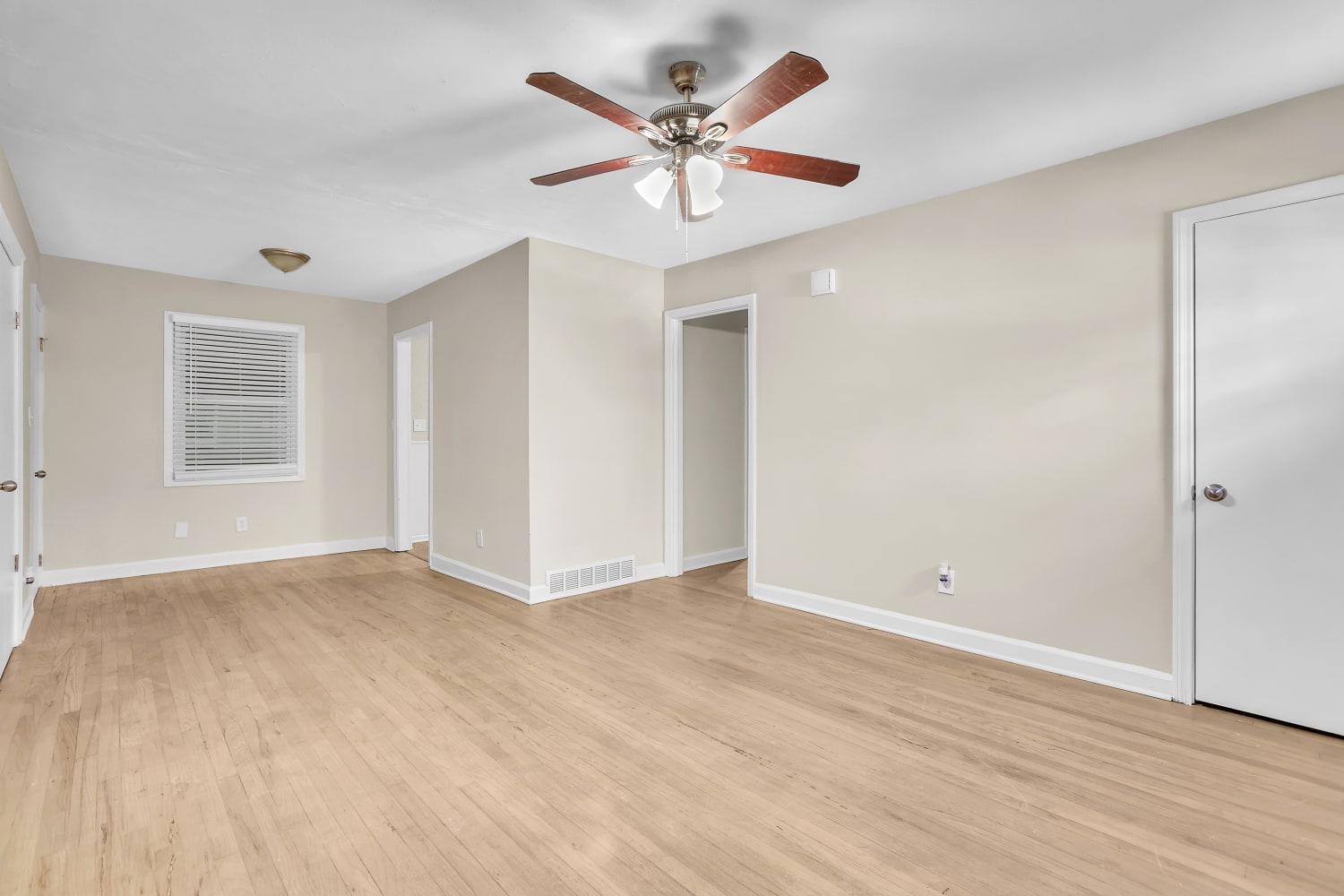2885 Gresham Rd photo 4