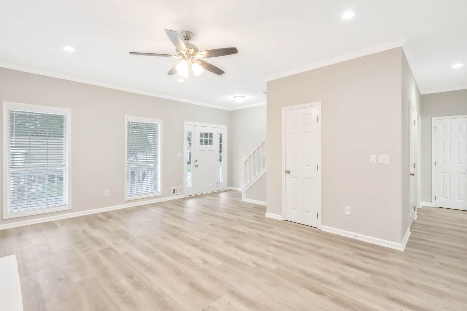 550 River Overlook Dr photo 2