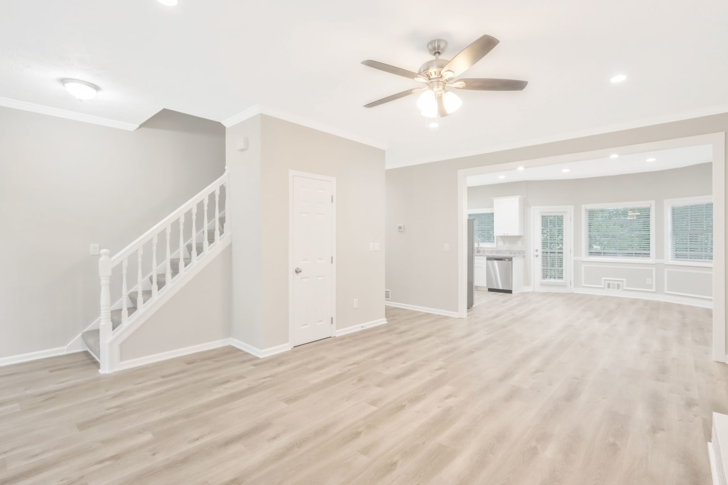 550 River Overlook Dr photo 3
