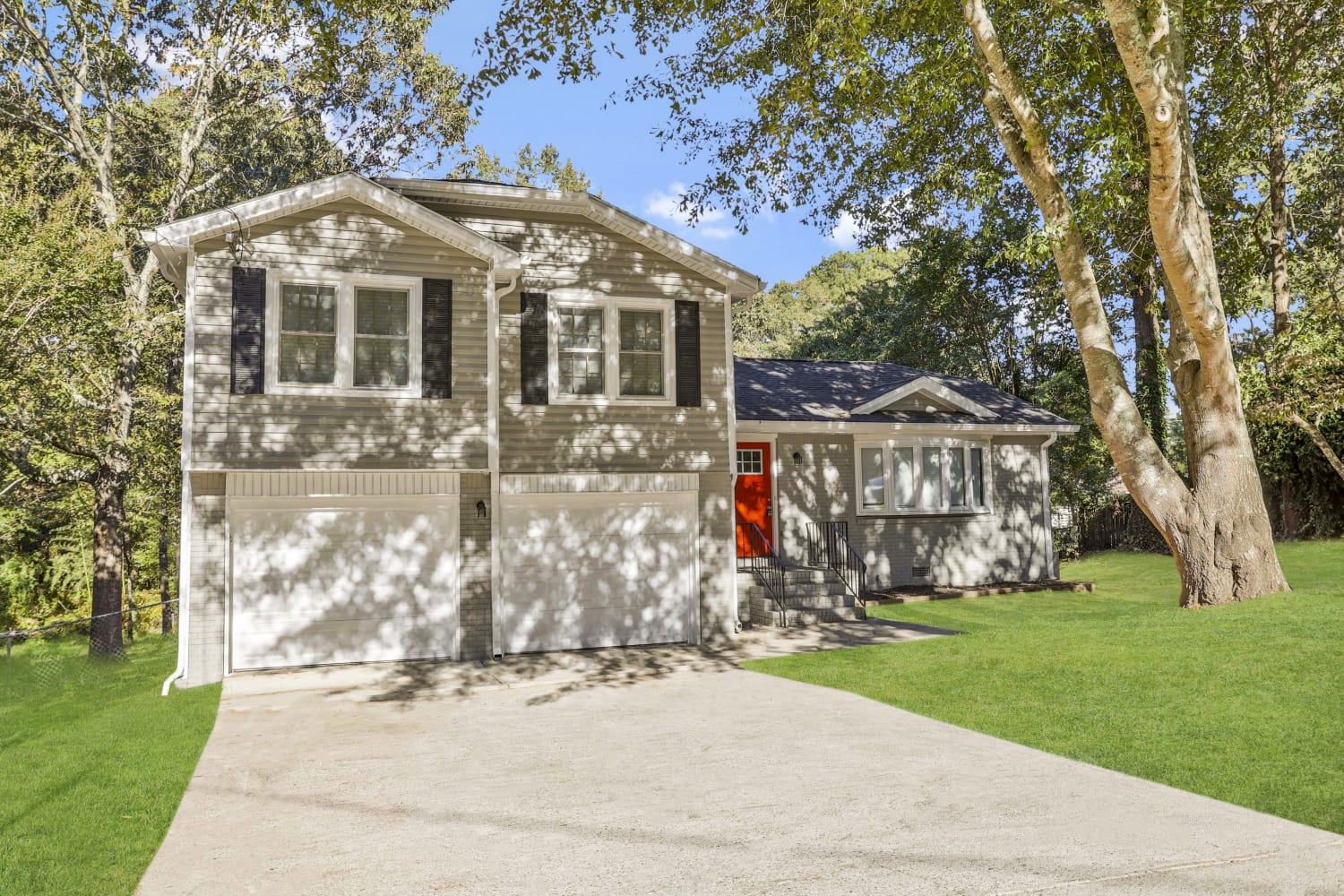 3049 Larkspur Cir photo 2